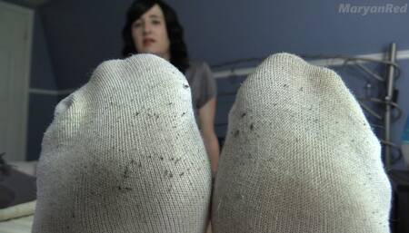 FRENCH Foot Humiliation & JOI - Chaussettes et pieds odorants (sweaty smelly socks and feet) - HD Version