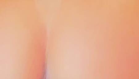 Sentando e roçando meu grelo grande