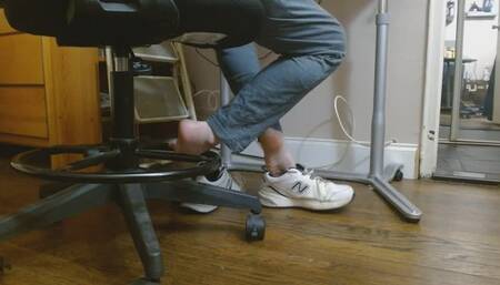 Shoeplay bare feet close