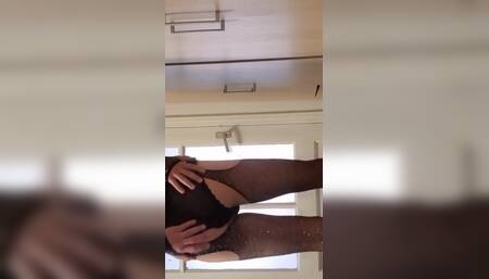 Sissyhusband Solo Posing an Dildo 1