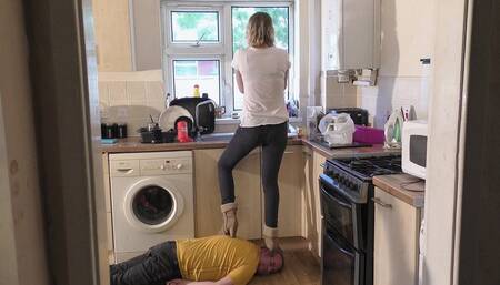 Telephone Chelsea Head Trampling In Boots (4K)