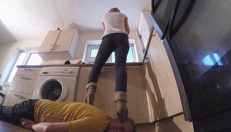 Telephone Chelsea Head Trampling In Boots FLOOR CAM (4K)
