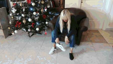 Vacuuming with your sweaty black ankle socks WMV (1920x1080) FHD