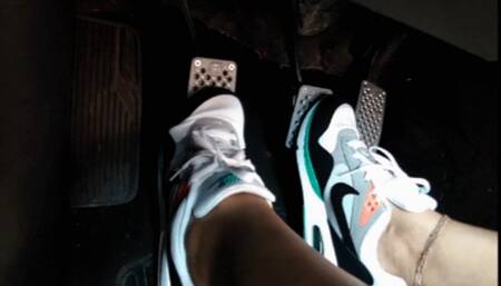 Nike Correlate Flooring & Peelout (Left View)