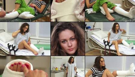 Zuzu SLWC Casted, Crutching and Foot Play (in HD 1920X1080)