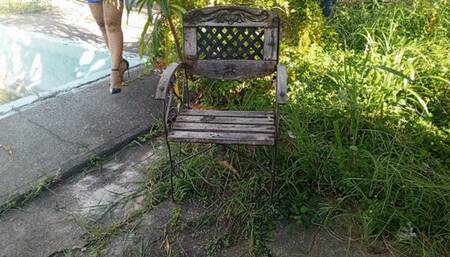 Cross-legged Roxan lets her high heels hang down (3)