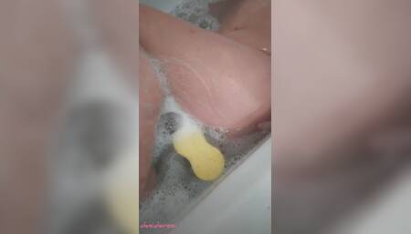 MILF Takes a Hot Bath