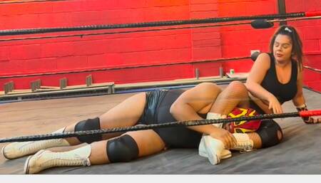 Figure four submissions and scissor holds mixed wrestling