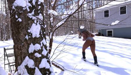 Nina Rivera loves Sucking dick in the Snow for the Holidays 1/2