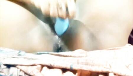 Desi Bhabhi Squirting While Masturbating