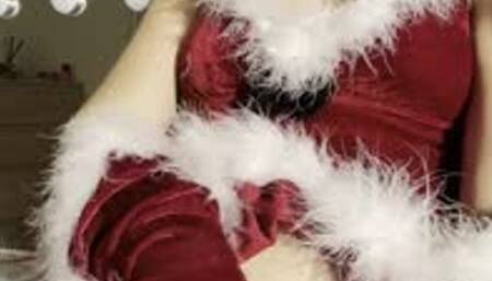 Redhead plays with juicy pussy