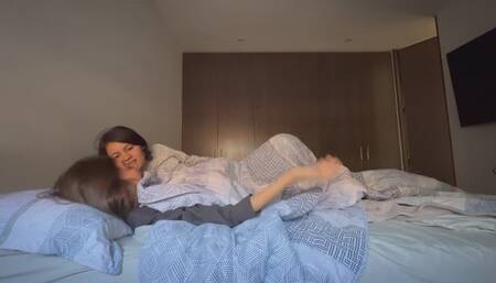 Le enseño a la esposa de mi hermanastro como tener sexo lésbico