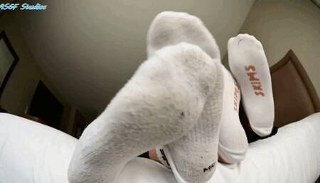 The blonde arab girl brings a friend for foot fun! JUICY SOLES!! - MOV