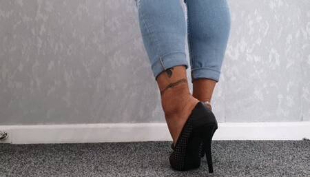 Do you enjoy perving on my feet ?