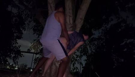 Quase Fomos Pegos Pelos Pedestres Enquanto Transavamos No Parque Publico