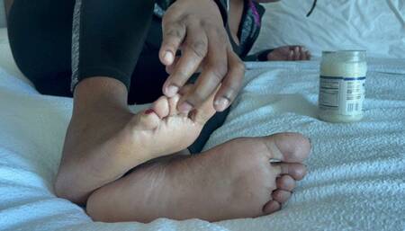 Don't Keep That Cum From My Dry Feet - Desert Elevens Dry Footjob