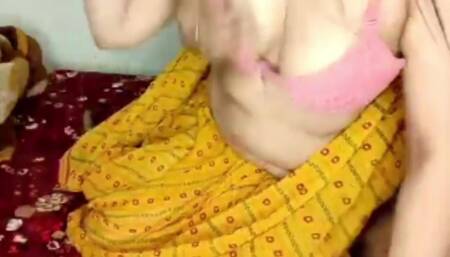 Indian Girl Roohi Show Her Big Boobs