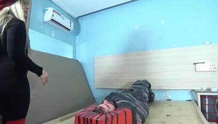 FACE SITTING DOMINATION WITH HOT GODDESS BY SCARLET WHITE AND DANIEL SANTIAGO CAM BY DANI FULL HD