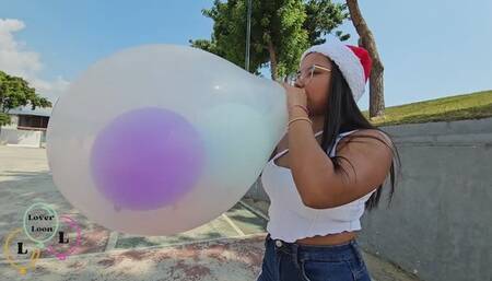 Sasha makes Sit2pop with her 18-inch crystal balloons outdoors