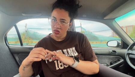 Taxi Cinicluu is a goddess with perfect feet and perfect ass that like to punish beta clients in her car 1080P MP4