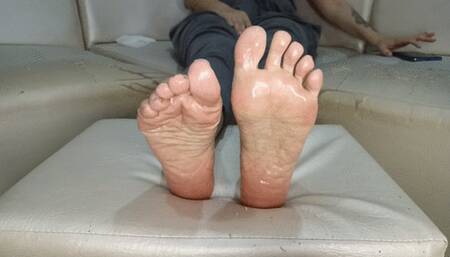 Tami will taste you with her wrinkled soles and pronounced arches (4)