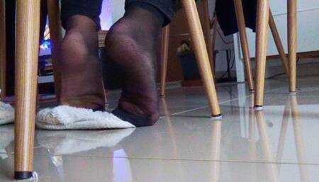 Under the table footjob '24 Christmas Rhythm of Music series 1