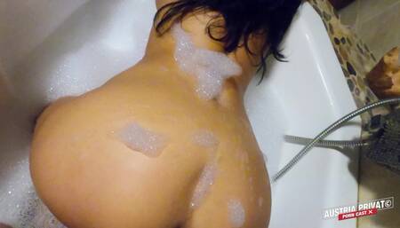 Vanessa Spontaneous Fuck in the Bathtub