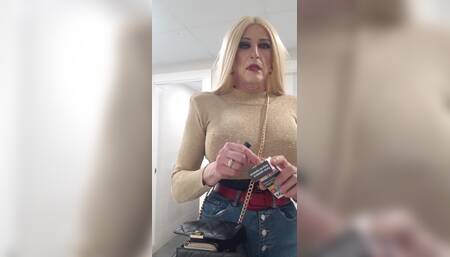 Crossdresser Blonde