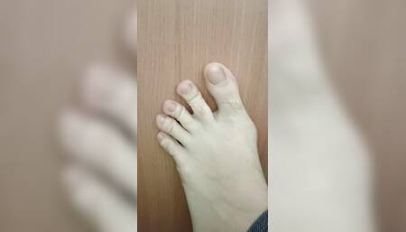 Hairy toes! Natural toe nails, gorgeous soles.