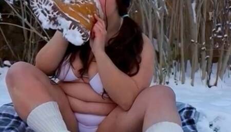 Barefoot Mel- Her Stinky Boots Make Me Squirt in the Snow