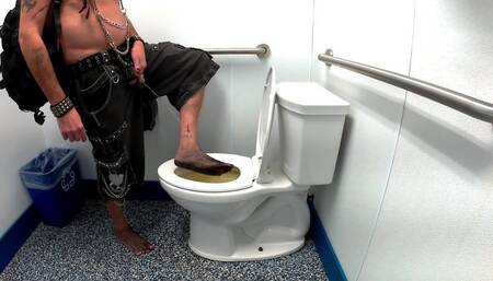 1-2-2025 Piss Feet Thursday: Laundromat Piss Feet