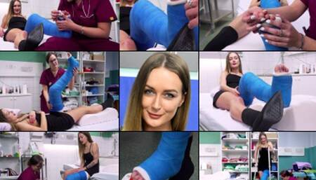 Elena LLC Crutching at the Physiotherapist's Office with Toe Play (in HD 1920X1080)