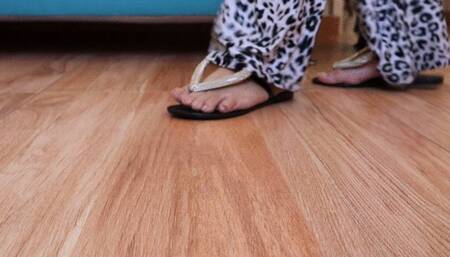 Dolce walking and showing her flat sandals - FLAT - SANDAL - NATURAL NAILS