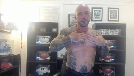 Sensual muscle worship