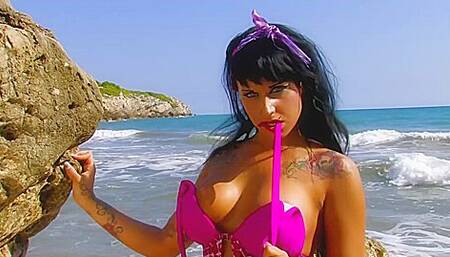 Explosive And Shay Sweets Small Boobs Dirt
