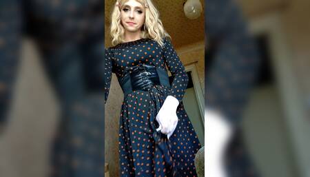 Shemale Twists Her Ass in Front of the Window, Seducing Random Passers-by and Walks in the Entrance Dressed in Women's Clothes