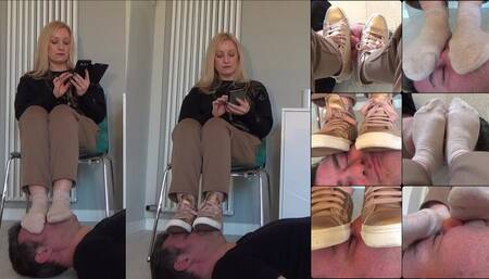 GODDESS KALYPSO - Your face is my floor - Human footstool in sneakers and socks - Full clip - REMASTERED