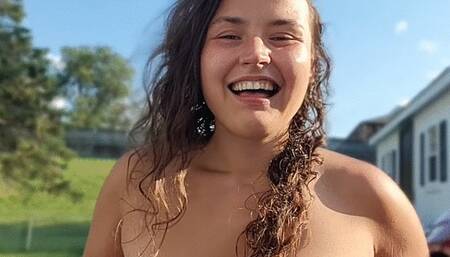 Amateur Outdoor Pussy Play