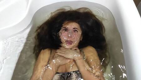 Underwater struggle (custom video)