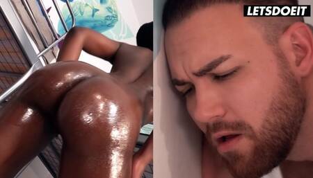 Ebony Babe Dirty Interracial Fuck with Stranger - HORNY HOSTEL