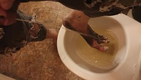 1-9-2025 Piss Feet Thursday: Washing cum off my feet with piss