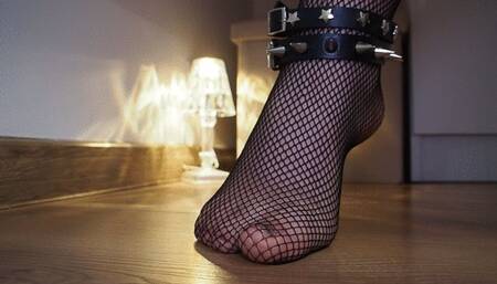 Stage 2 of 3 - Step 3: Look at My Feet in the Shadows - Contest: The Path to the Title of Best Slave