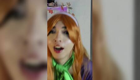 Cosplay Puv Daphne Burp Challenge with Scooby Taser