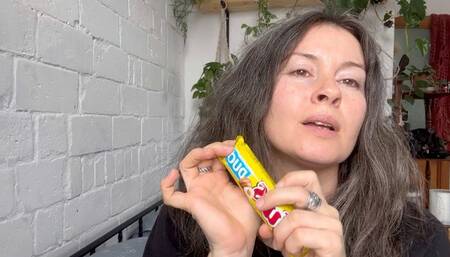 asmr eating chocolat av3