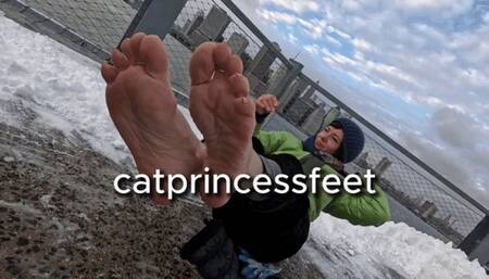 NYC snowy soles, pink french tips, long legs, sexy milf foot show with Manhattan in the back, size 9 mature feet