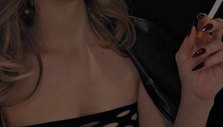 A barely legal, Marlboro Red 100, see through tube top, black leather jacket ;) Muaa xx