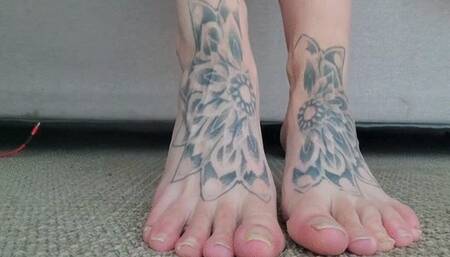 Foot Slave Drenched in Spit 480p