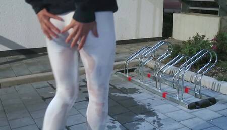 Pissing in Leggings
