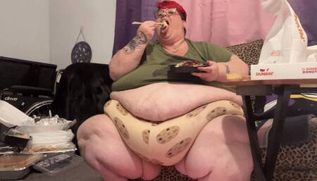 Fat as Fuck Facestuffing with SSBBW Reenaye Starr HD