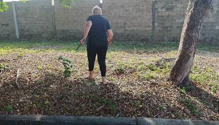 Scratching my feet and body from cleaning up grass (1)